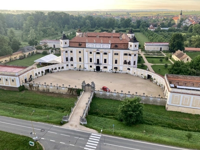 Zámek Milotice z koše balonu Viktoria