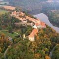 Hrad Veveří, v pozadí Brněnská přehrada