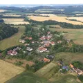 Babolky, zcela vlevo nezvyklá kaple s vyhlídkou