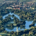 Pohled na Lednický zámek a zámecký park