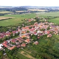 Pohled na obec Čáslavice z výšky