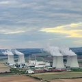 Pohled na atomovou elektrárnu Dukovany z balonu
