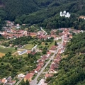 Pohled na Račice a jejich zámek